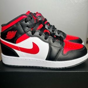 Jordan 1 Mid